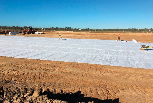 16-_Datei 00879_ES_Case_Study_Base_course_reinforcement_of_runway_Hervey_Bay_Airport_22-06-2022_Archiv --02